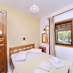 Elsa Stafilos سكوبيلوس تاون