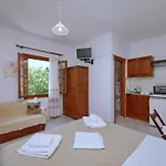 Elsa Stafilos سكوبيلوس تاون