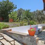 Elsa Stafilos شقة *