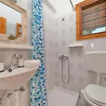 Elsa Stafilos شقة *