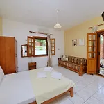 Elsa Stafilos سكوبيلوس تاون