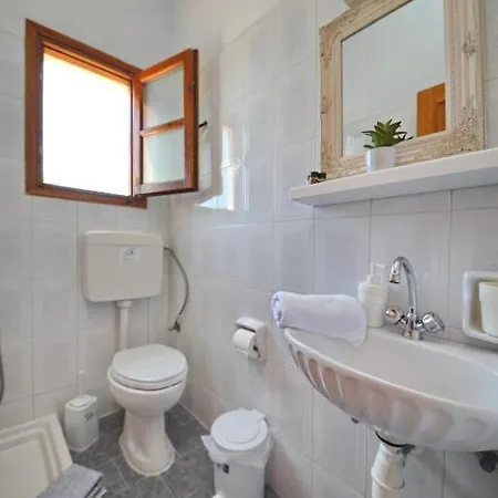 Elsa Stafilos Apartamento